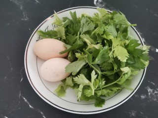 芹菜叶炒鸡蛋,准备食材