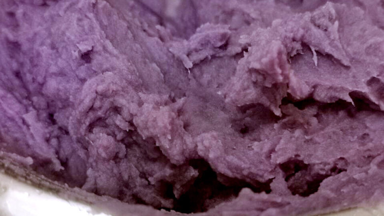 奶酪饼,把紫薯压成泥