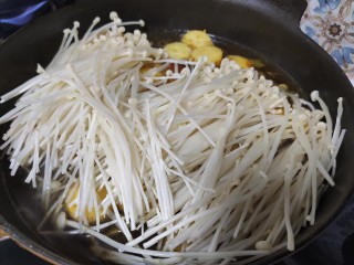 金针菇日本豆腐,加入金针菇
