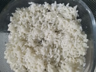 红枣糯米饭,在铺上一层糯米