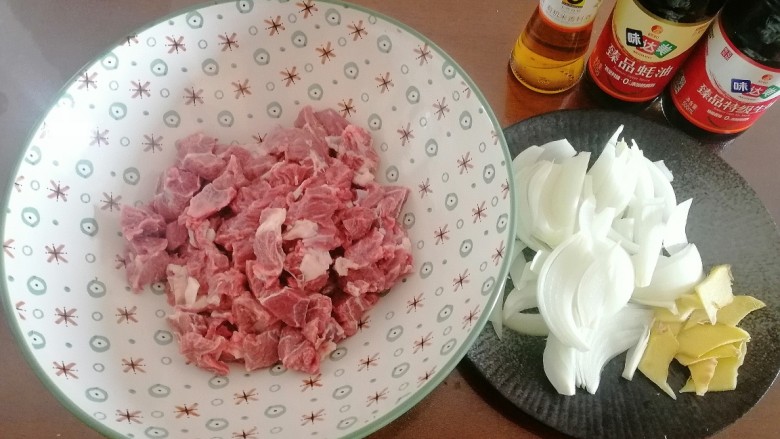 1分钟学会快手—烤箱版大肉串—超简单,备料完成。
