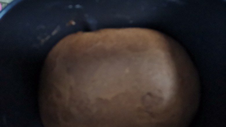 巧克力爆浆面包脏脏泥巴球,发酵好的面团明显变大