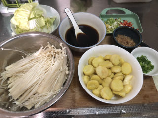 金针菇日本豆腐,全部食材准备好