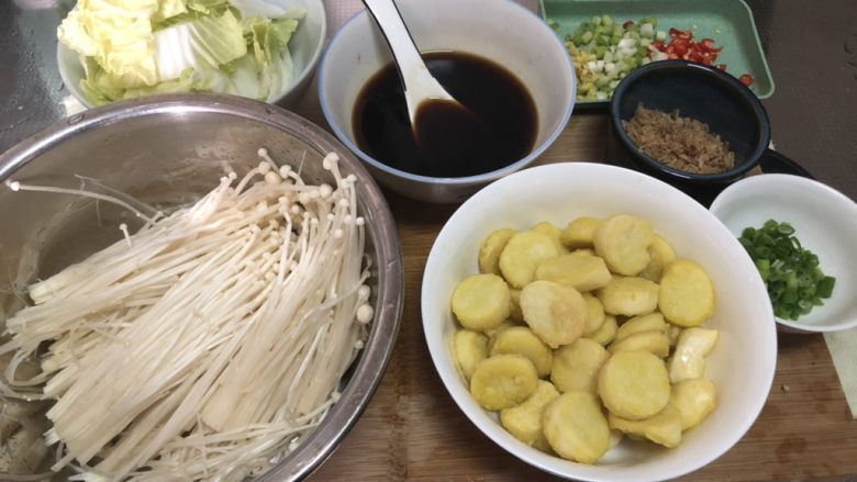 金针菇日本豆腐,全部食材准备好