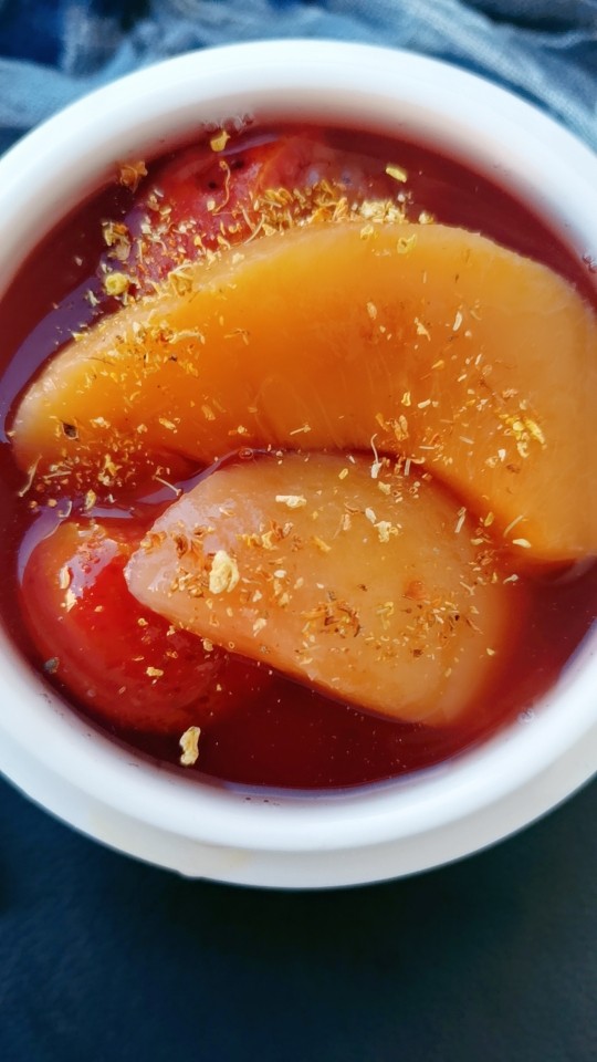 黄桃山楂罐头,吃之前撒上干桂花，味道更好