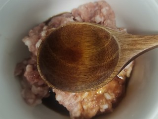 海鲜菇肉丸汤,加入白酒