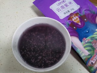 紫米面包,紫米洗干净浸泡一夜