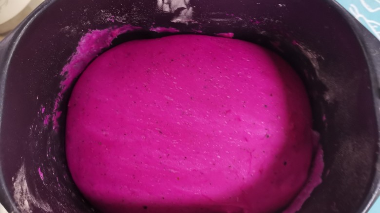 紫米面包,启动发酵程序2小时，发酵至原来的两倍大小