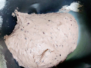 黑米馒头,将面揉匀均匀，开始发酵。