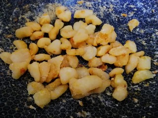柚子糖,一直炒到柚子皮透明或半透明即可。