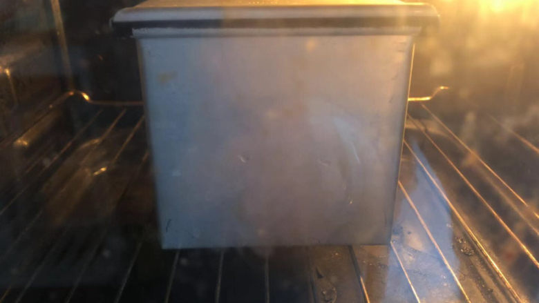 紫米水立方,烤箱预热170度，烤约40分钟左右。