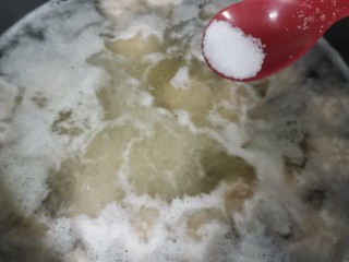 冬瓜肉丸汤,加盐煮10分