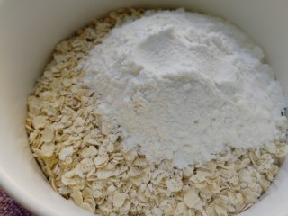 燕麦棒,燕麦片里加中筋面粉。