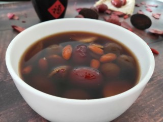 桂圆红枣枸杞姜汤,香味太浓了