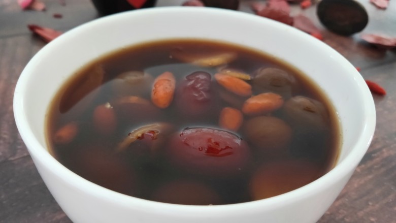 桂圆红枣枸杞姜汤,香味太浓了