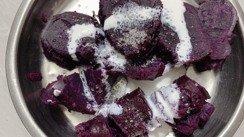 紫薯糯米糍,然后搅拌均匀