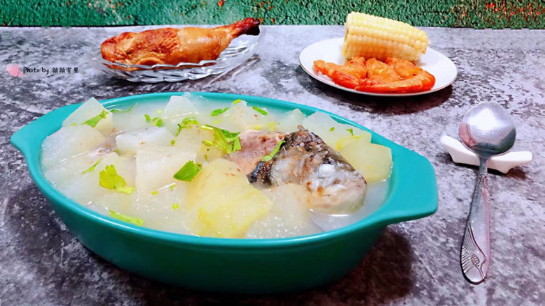 冬瓜鲫鱼汤,搭配烤鸡腿、炸虾，玉米一起吃太完美
