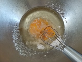 粗粮玉米面饼干（消耗玉米面）,玉米油中加入鸡蛋，细砂糖