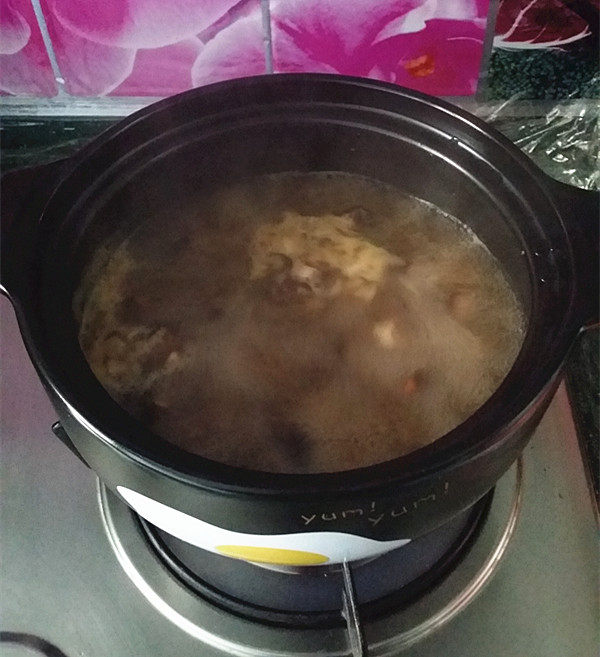 胡辣汤,煮开后，转小火煮3~4分钟且边煮边搅拌