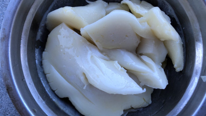 花生芝麻糯米糍,热度足以让黄油融化。