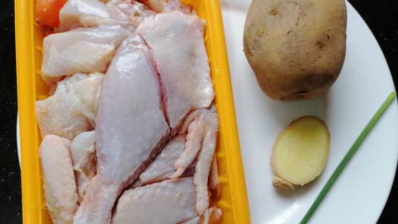 鸡肉炖土豆,准备好所需材料