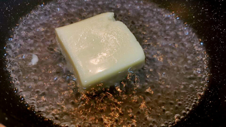 红烧米豆腐,两面焯水