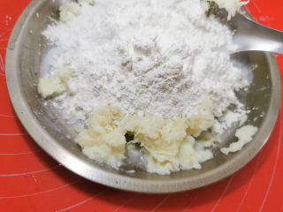 养生山药紫薯汤圆,加入糖，牛奶，糯米粉与粘米粉各半