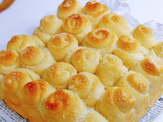 蜂蜜小面包,这款小面包做法简单，特别好吃。