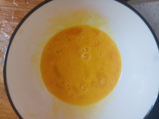 萝卜肉丸汤,鸡蛋打散