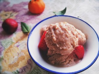 草莓冰激凌,低热量的草莓味冰激凌。