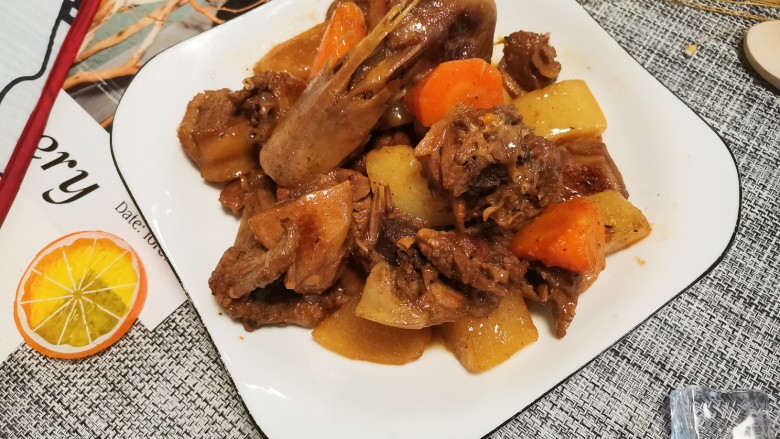 萝卜炖鸭肉,出锅