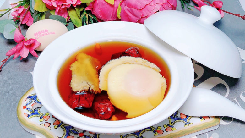 桂圆鸡蛋汤,香甜可口的桂圆鸡蛋汤上桌了！