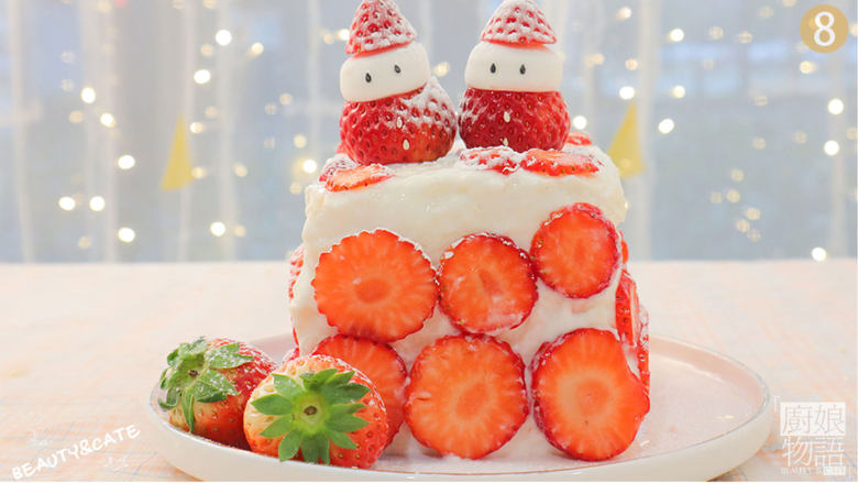 5分钟就搞定的低卡「冬日酸奶蛋糕」竟吃出了恋爱的感觉！,把雪人插在蛋糕上，撒上糖霜，冬日酸奶蛋糕就做好啦，开吃吧~