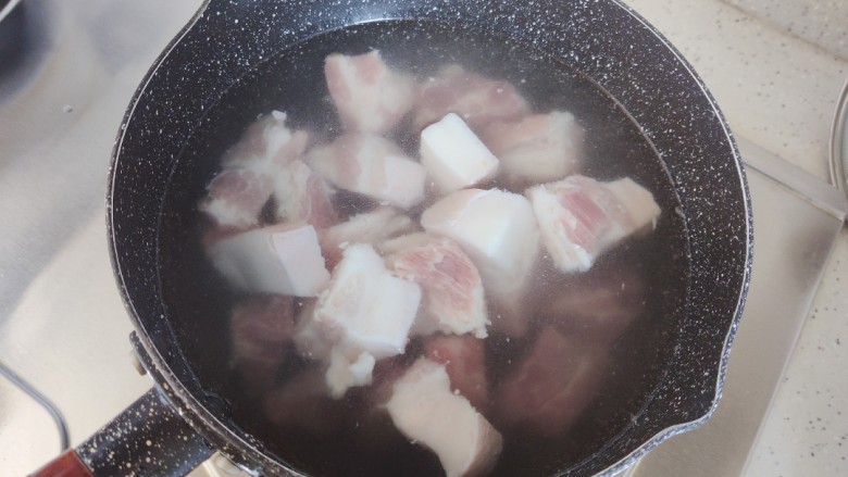腐竹红烧肉,冷水下锅