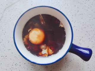桂圆鸡蛋汤,装碗