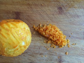 香橙🍊曲奇饼干,然后用擦丝器擦掉橙子皮，再切碎