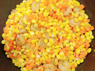 什锦玉米粒,翻炒均匀，入味后即可出锅了。