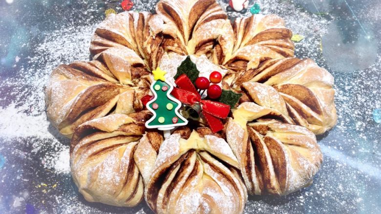 圣诞新年朱古力雪花面包,太美了，再稍微装饰，慢慢欣赏一下，真的不舍得吃啊！