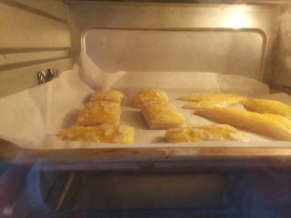 杏仁酥（手抓饼版）,送入预热好的烤箱，上下火170度烤15～20分钟