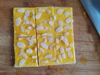 杏仁酥（手抓饼版）,切成小长方形