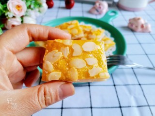 杏仁酥（手抓饼版）,烤好取出来，好吃的杏仁酥饼就做好了