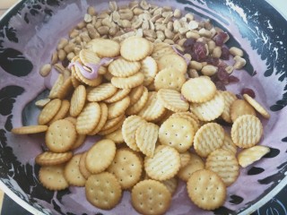 紫薯/抹茶雪花酥,再放入饼干坚果蔓越莓