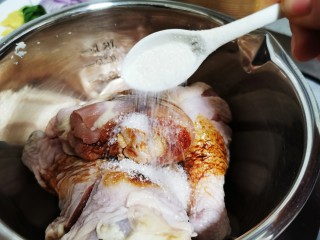 电饭锅焖鸡腿,白糖