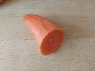 什锦玉米粒,半个胡萝卜