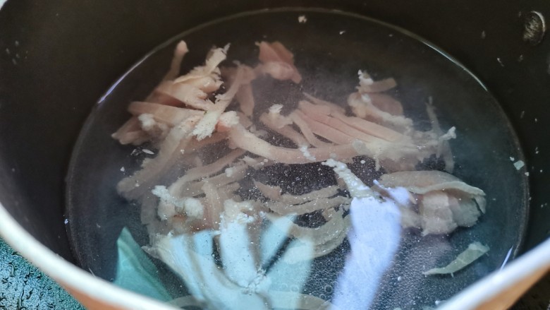 榨菜肉丝汤,煮至一会儿