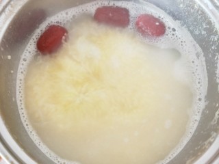 小米粥,过程中需搅拌一下防止粘锅