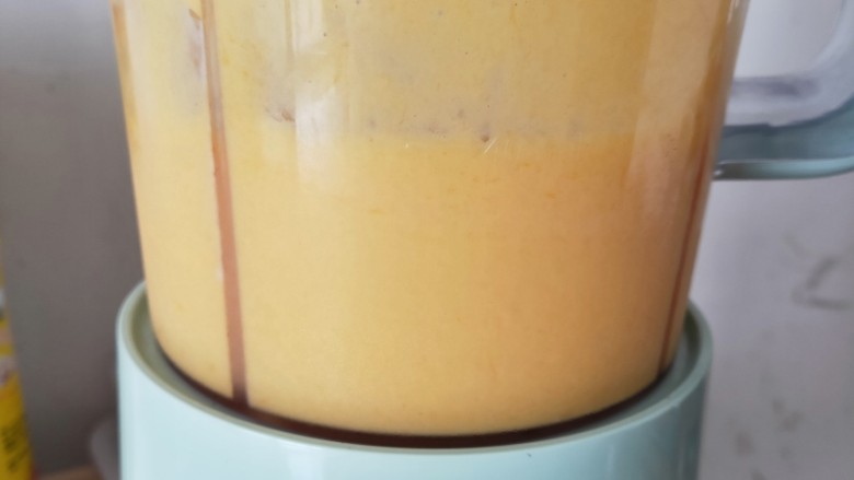 芒果炒酸奶,榨成果泥