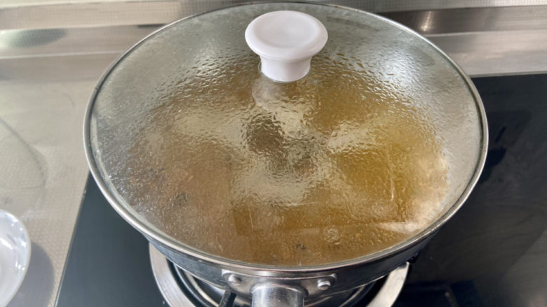 榨菜肉丝汤➕黄瓜榨菜肉丝汤,加盖小火煮5分钟，煮出榨菜的咸鲜味