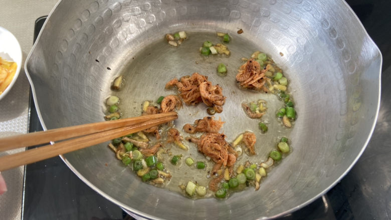 榨菜肉丝汤➕黄瓜榨菜肉丝汤,下虾米小火煸炒一分钟