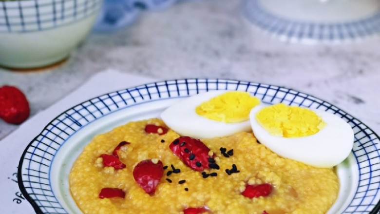 鸡蛋小米粥,小米粥养胃佳品呦～一碗粥，一个蛋，营养均衡。